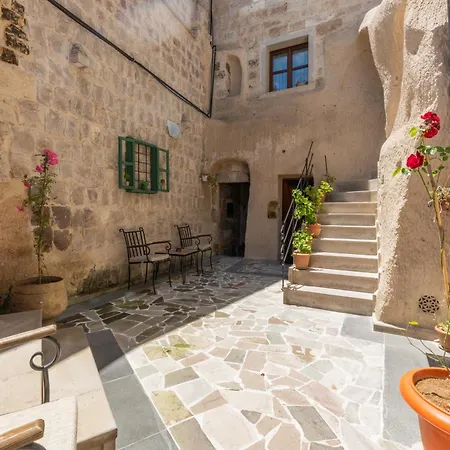 Peristyle Cave Cappadocia- Special Class Hotel Uchisar